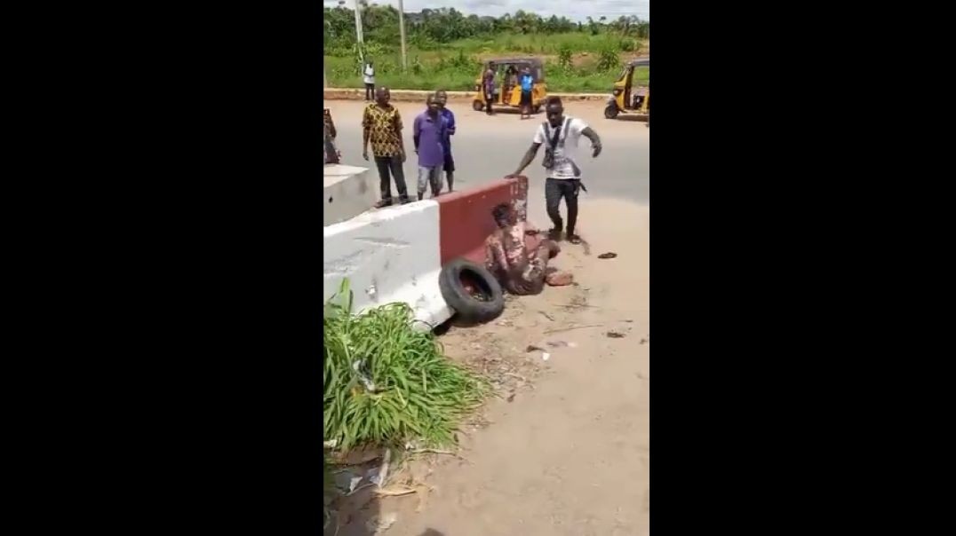 ⁣Two Alleged Kidnappers Lynched and Burned Alive by Angry Mob