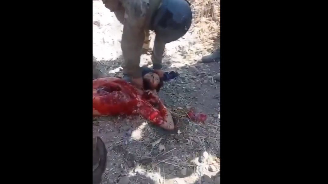 Laughing Sicarios Behead Already Butchered Rival Cartel Member With A Knife