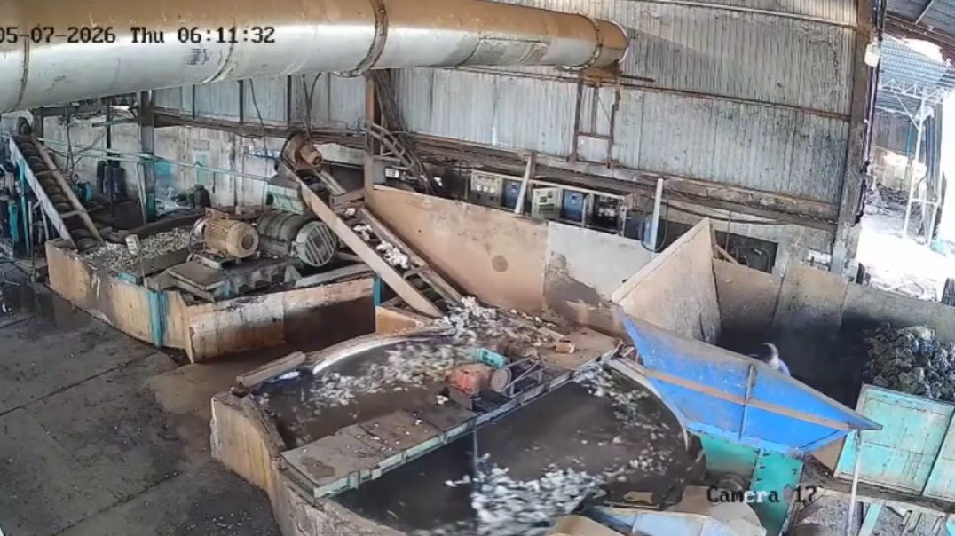 ⁣Worker Gets Caught By Rubber Mixing Mill, Dies A Horrible Way